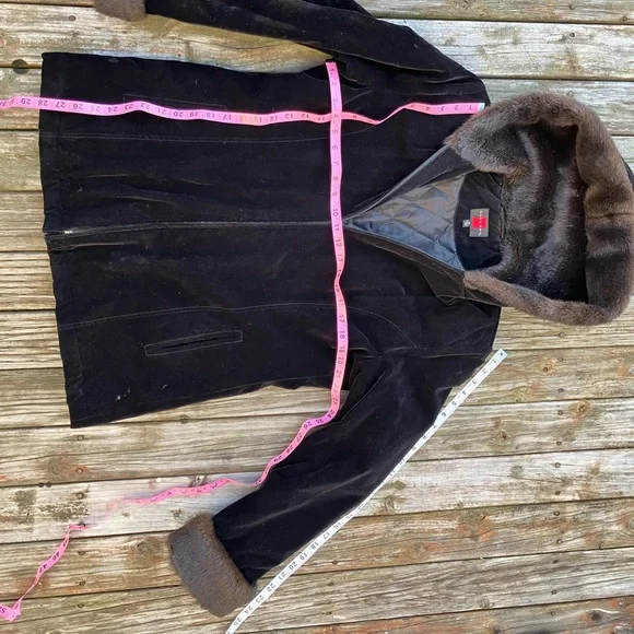 Gallery black velvet coat faux fur trim quilted jacket medium holiday winter - Picture 4 of 4